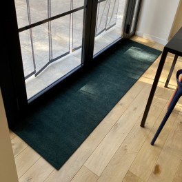 tapis d'entrée unicouleur imprimé sur mesure / tapis antisalissure coordonné à votre décoration