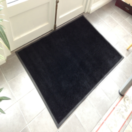 tapis d'entrée unicouleur imprimé sur mesure / tapis antisalissure coordonné à votre décoration