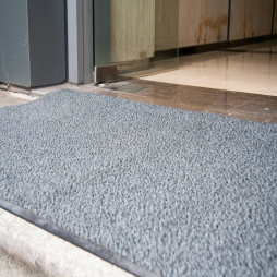 Tapis d'extérieur HD Scraper Conçu pour une utilisation en extérieur, ce tapis résiste aux éléments