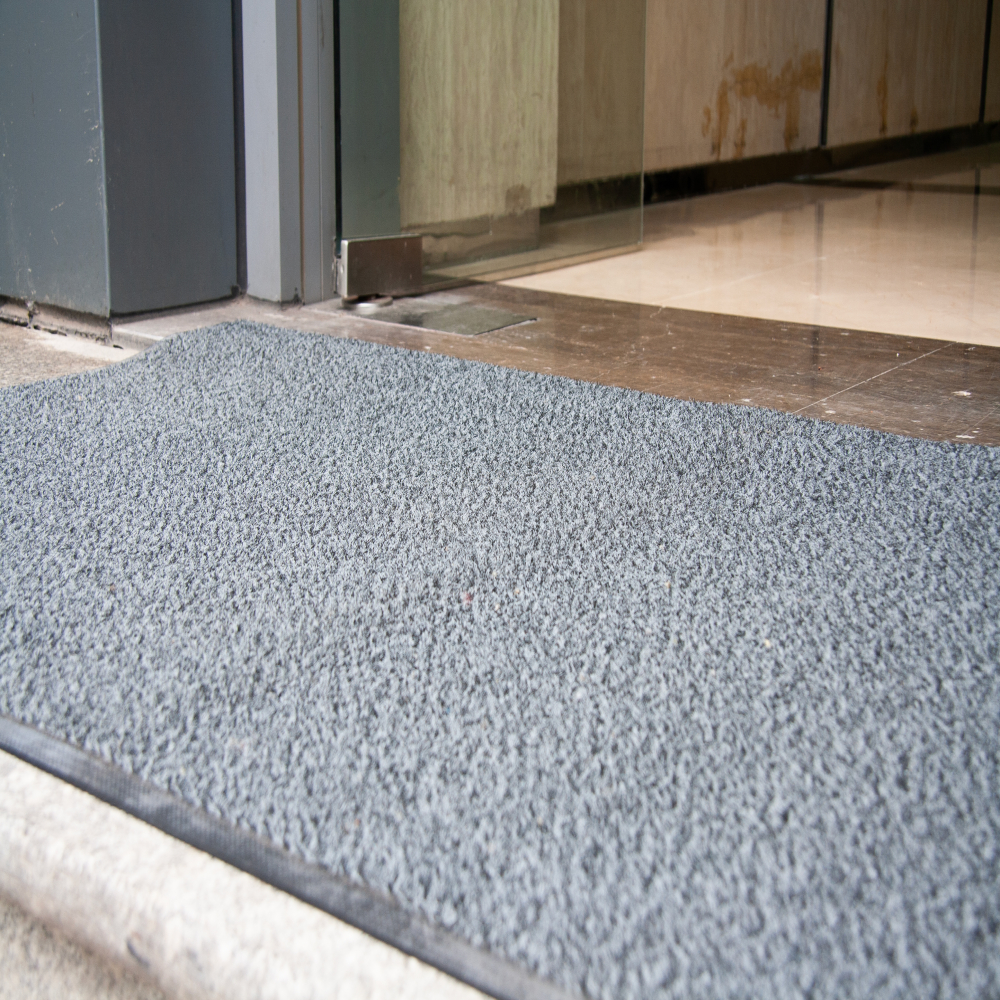 Tapis d'extérieur HD Scraper Conçu pour une utilisation en extérieur, ce tapis résiste aux éléments