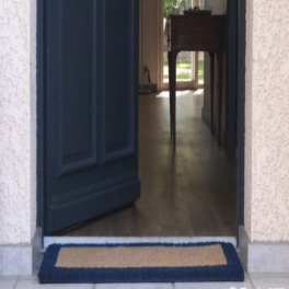 Tapis coco extra tissé très absorbant et très résistant.